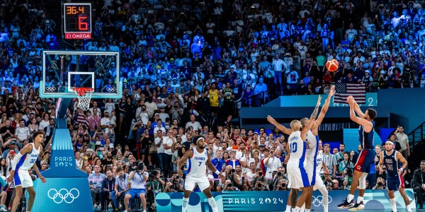 戈贝尔谈库里奥运金牌战表现：亲历这样的传奇时刻是一种荣幸