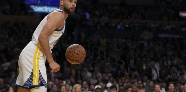 开云体育下载-库里：希望新赛季勇士排名能在西部前列，无需最后全力冲刺